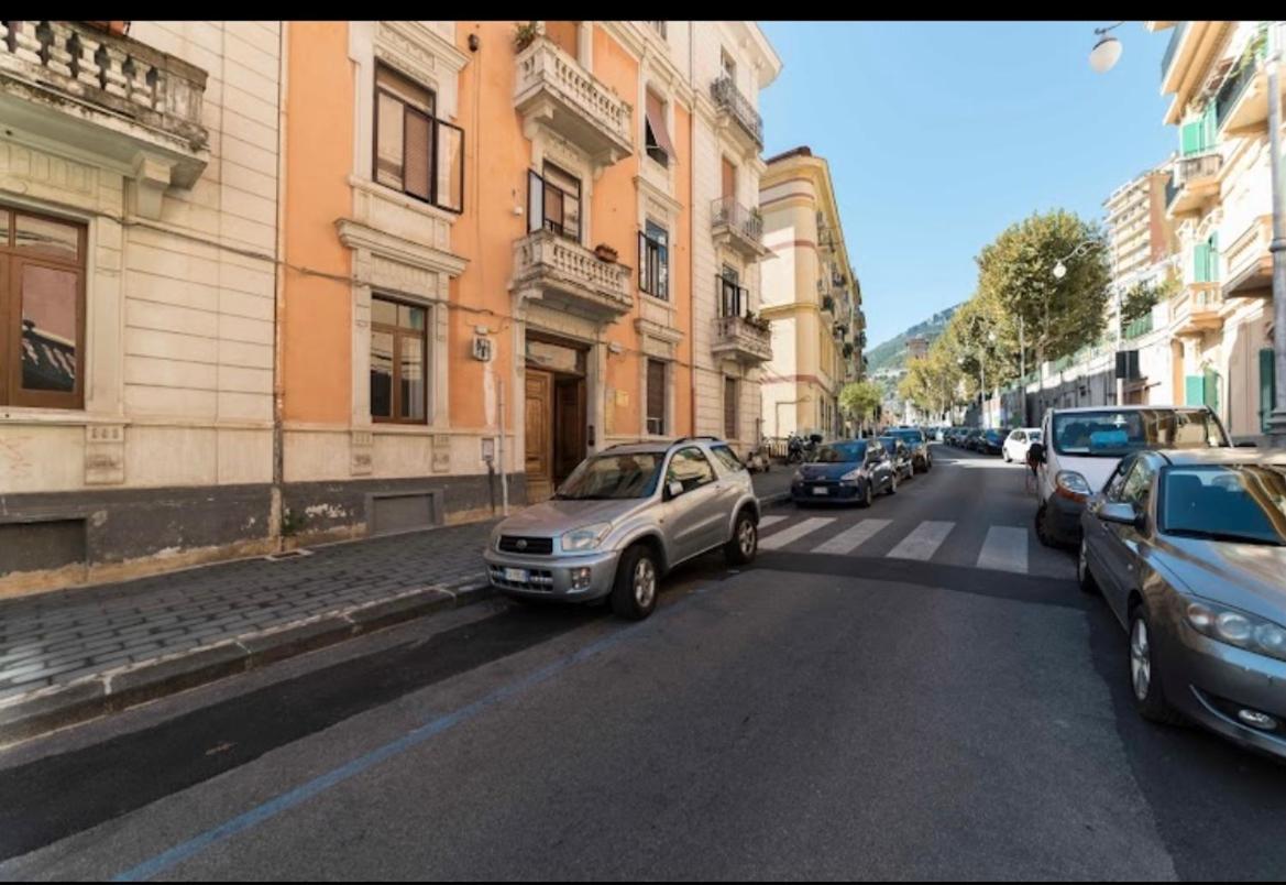 Appartamento Casa Maria Al Porto Salerno Esterno foto